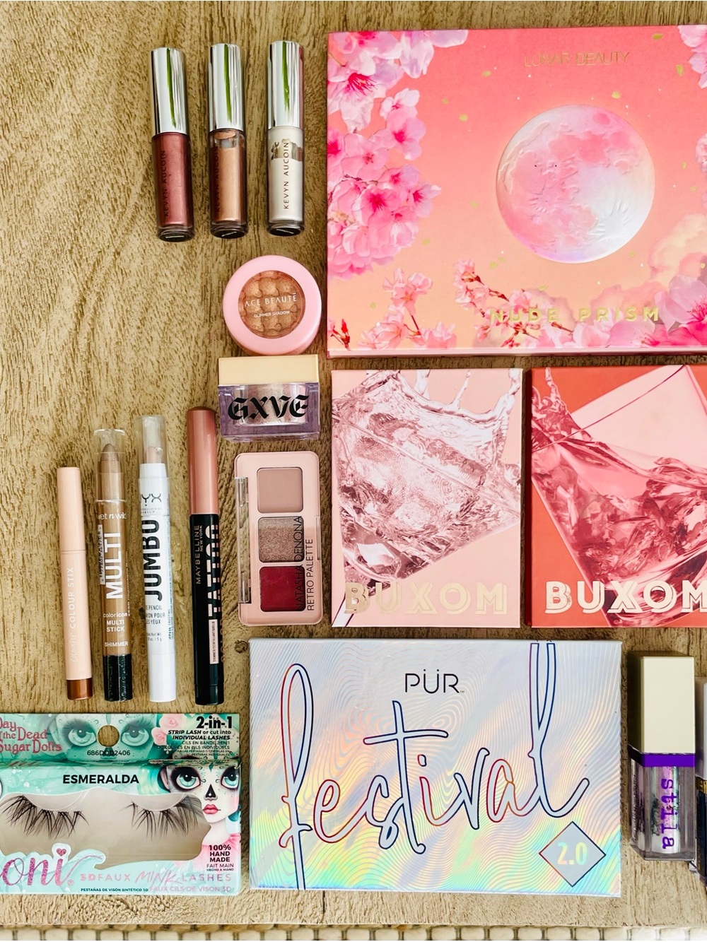 Large Makeup Bundle – Palettes • Lashes • All Eye Shadow • Mixed Brands - Picture 6 of 8